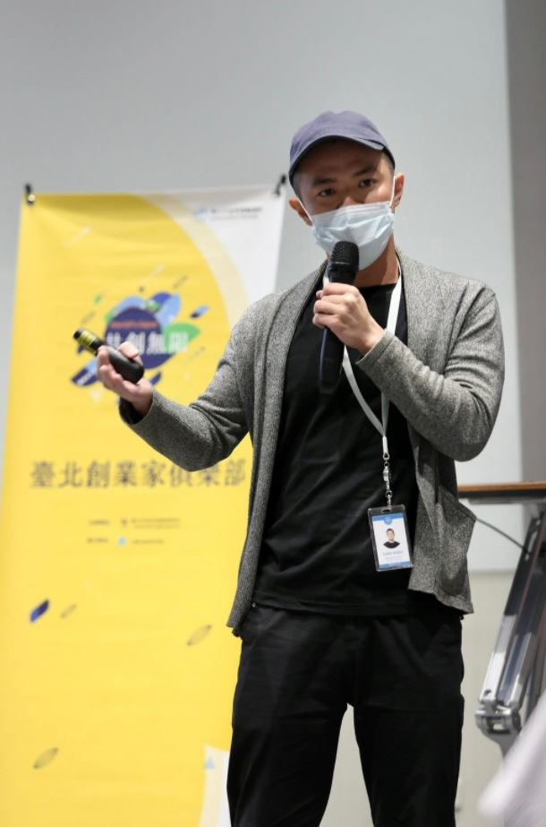 鳴醫股份有限公司謝懿創辦人分享，自疫情爆發後導致實體社交活動中斷，民眾心理健康大受影響，更彰顯了民眾對遠距心理諮商的需求，加速了遠距醫療或諮商的使用與導入
